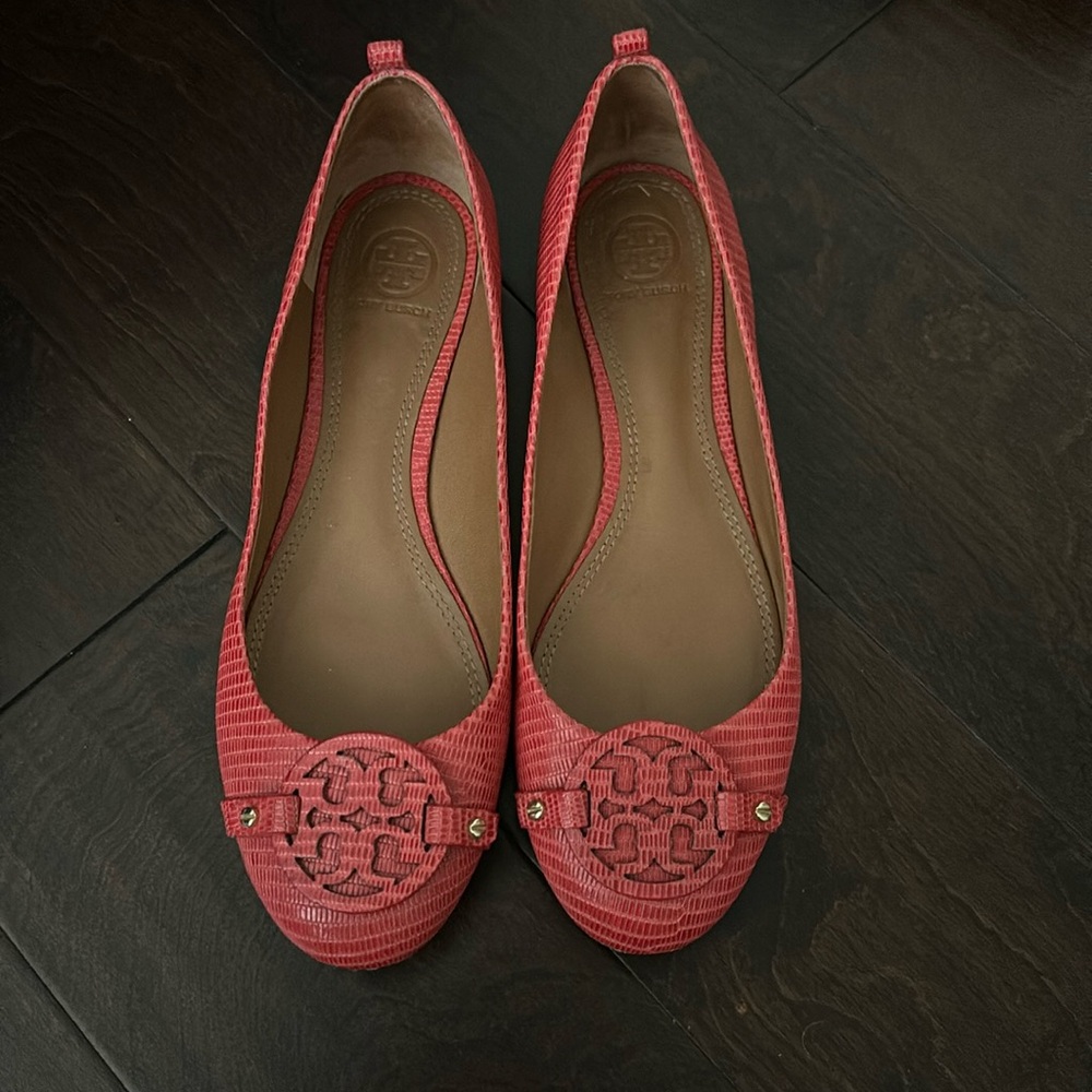 Tory Burch embossed leather flats. Gently worn. Size 9.